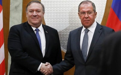 Russian Foreign Minister Sergey Lavrov (R) shakes hands with US Secretary of State Mike Pompeo during a meeting in Sochi, Russia, on May 14, 2019. (Pavel Golovkin/Pool/AFP)