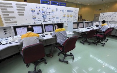 Iranian technicians work at the Bushehr nuclear power plant in 2010 (photo credit: AP/IIPA, Ebrahim Norouzi)