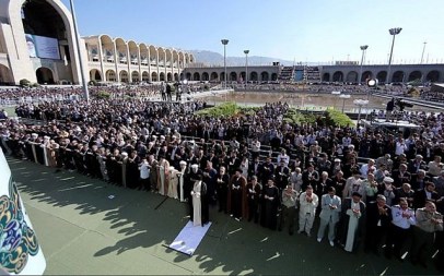 Iranian supreme leader Ali Khamenei leads prayers for Eid al-Fitr in Tehran, June 5, 2019. (Khamenei's official website)