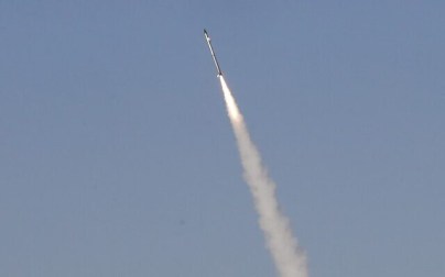 A smoke trail from an Israeli interceptor missile is launched from the Iron Dome defense missile system, apparently to shoot down a rocket fired by terror groups in the Gaza Strip at the southern Israeli city of Ashdod on November 12, 2019. (Jack GUEZ / AFP)