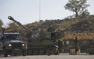 An Israeli M109 self-propelled howitzer is stationed near the border with Syria in the Israeli-annexed Golan Heights on November 19, 2019, after Israeli air defenses intercepted four rockets fired from neighboring Syria. (JALAA MAREY / AFP)