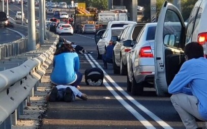 Israelis take cover from rocket fire on Route 4 near Rishon Lezion on November 12, 2019. (Exposure Photography School)
