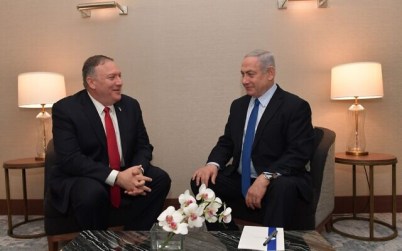 US Secretary of State Mike Pompeo, left, meeting with PM Netanyahu in Lisbon, December 4, 2019 (Kobi Gideon/GPO)