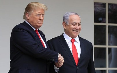 US President Donald Trump, left, welcomes visiting Prime Minister Benjamin Netanyahu to the White House in Washington, March 25, 2019. (Manuel Balce Ceneta/AP)