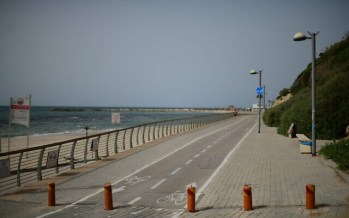 The empty promenade and beach along the shore of the Mediterranean Sea in the city of Tel Aviv on March 27, 2020. (Tomer Neuberg/Flash90)