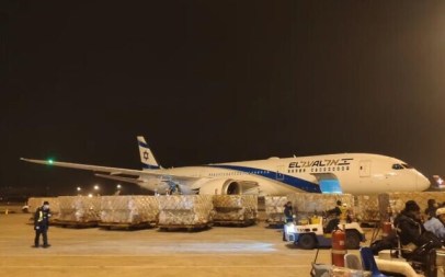 Plane carrying 20 tons of medical equipment from China arrives at Ben Gurion Airport, April 6, 2020 (El Al/Defense Ministry)