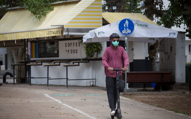 The empty Rothschild Boulevard in Tel Aviv on April 11 2020. (Photo by Miriam Alster/Flash90)