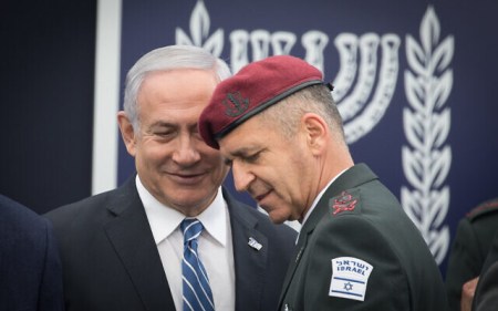 Prime Minister Benjamin Netanyahu and IDF Chief of Staff Aviv Kochavi during an event for outstanding soldiers as part of Israel's 71st Independence Day celebrations, at the President's Residence in Jerusalem, May 9, 2019. (Noam Revkin Fenton/Flash90)