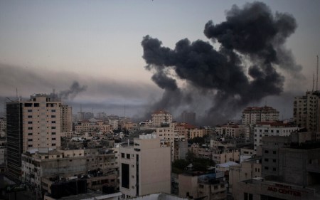 Smoke rises after Israeli airstrikes in retaliation for rocket fire, Gaza City, May 12, 2021 (AP Photo/Khalil Hamra)