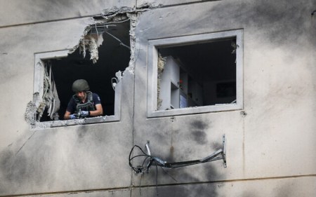 An apartment building that was hit by a rocket fired from the Gaza Strip in the city of Ashkelon on May 11, 2021. (Flash90)