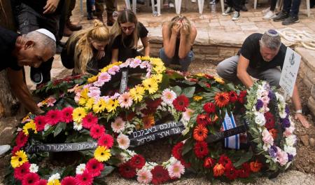 Family and friends of fallen IDF soldier Afik Rozental KFAR MENACHEM, ISRAEL - OCTOBER 09: Family and friends of fallen IDF soldier Afik Rozental, who died in a battle with Hamas militants, attend his funeral on October 9, 2023 in Kfar Menachem, Israel. On October 7, the Palestinian militant group Hamas launched a surprise attack on Israel from Gaza by land, sea, and air, killing over 700 people and wounding more than 2000. Israeli soldiers and civilians have also been kidnapped by Hamas and taken into Gaza. The attack prompted a declaration of war by Israeli Prime Minister Benjamin Netanyahu, and ongoing retaliatory strikes by Israel on Gaza killing hundreds. (Photo by Amir Levy/Getty Images)